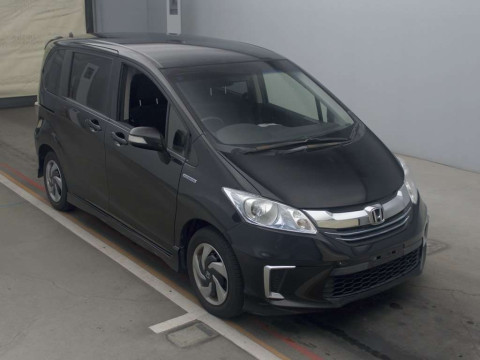 2014 Honda Freed hybrid GP3[2]