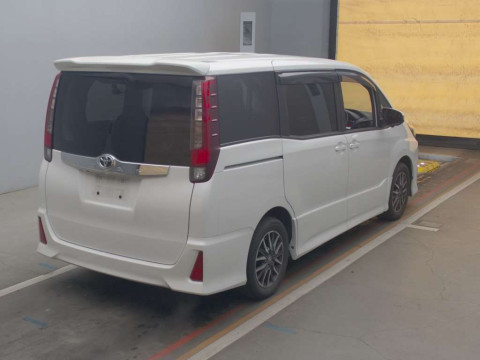 2015 Toyota Noah ZRR80W[1]