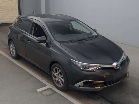 2016 Toyota Auris NZE181H[2]