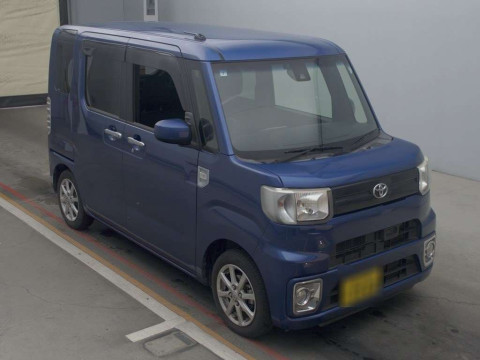 2017 Toyota Pixis Mega LA700A[2]