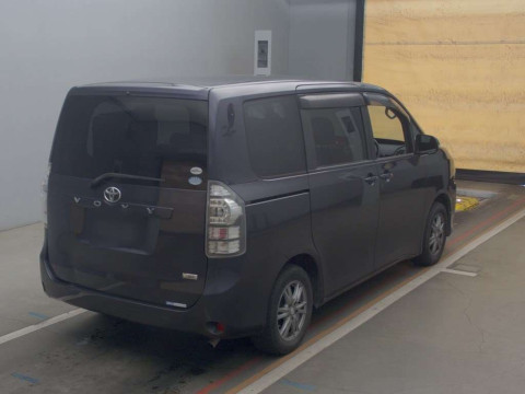 2011 Toyota Voxy ZRR70G[1]