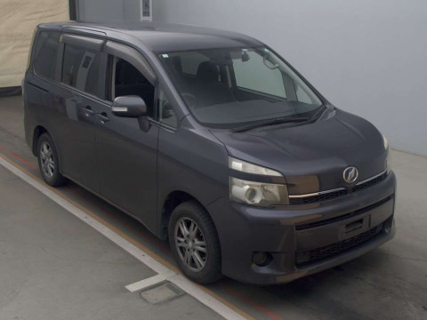 2011 Toyota Voxy ZRR70G[2]