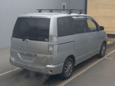 2006 Toyota Voxy AZR60G[1]