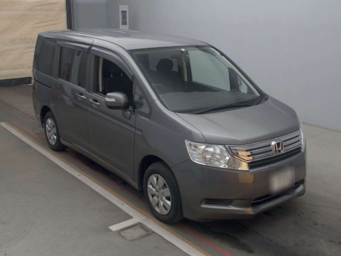 2010 Honda Step WGN RK2[2]