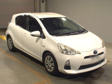 2012 Toyota Aqua NHP10[2]