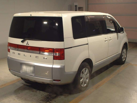 2013 Mitsubishi Delica D5 CV2W[1]