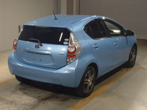 2014 Toyota Aqua NHP10[1]