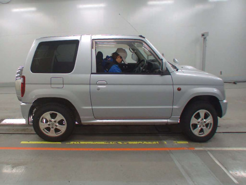 2007 Mitsubishi Pajero Mini H58A[2]