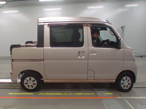 2019 Daihatsu Hijet Cargo S331W[2]