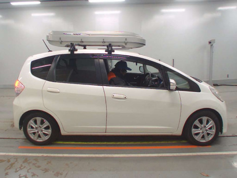 2011 Honda Fit Hybrid GP1[2]