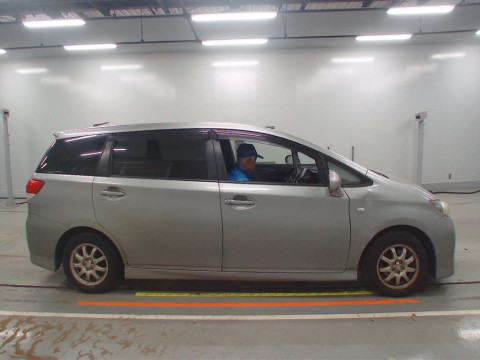 2010 Toyota Wish ZGE20G[2]