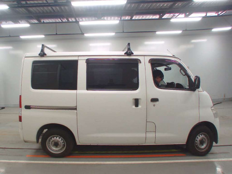 2011 Toyota Townace Van S402M[2]