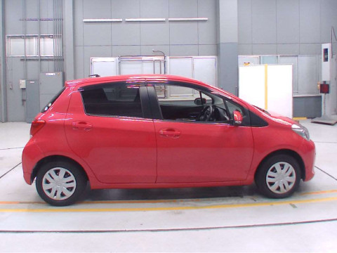 2014 Toyota Vitz NSP130[2]