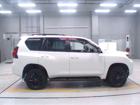 2022 Toyota Land Cruiser Prado TRJ150W[2]