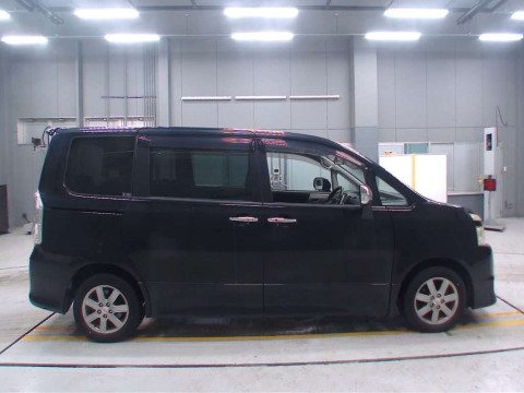 2008 Toyota Voxy ZRR70W[2]