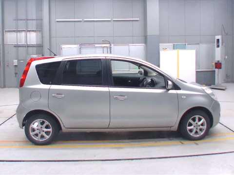 2010 Nissan Note E11[2]