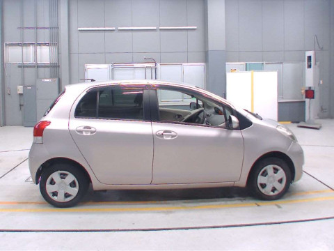 2010 Toyota Vitz KSP90[2]