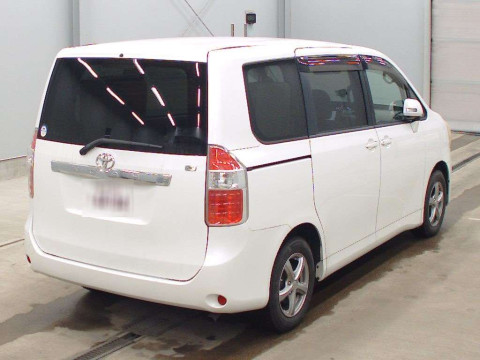 2008 Toyota Noah ZRR70G[1]