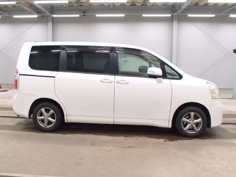 2008 Toyota Noah ZRR70G[2]