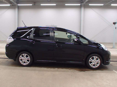 2012 Honda Fit Shuttle Hybrid GP2[2]