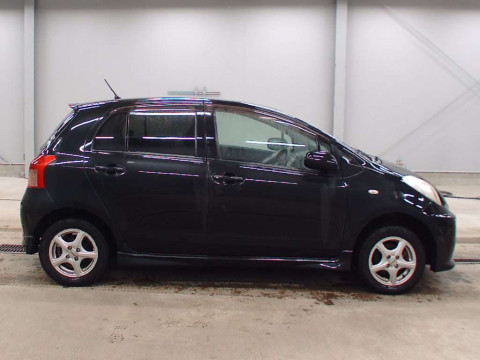 2006 Toyota Vitz NCP95[2]