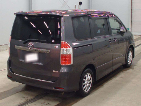 2008 Toyota Noah ZRR70W[1]