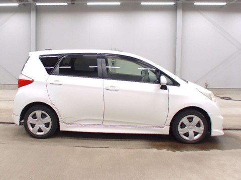 2012 Toyota Ractis NSP120[2]