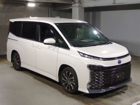 2022 Toyota Voxy ZWR90W[2]