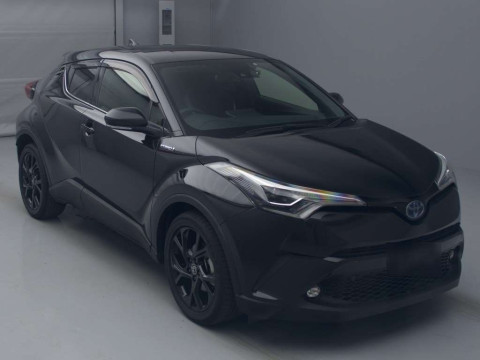 2019 Toyota C-HR ZYX10[2]