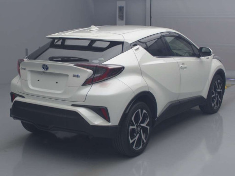 2017 Toyota C-HR ZYX10[1]