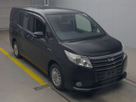 2014 Toyota Noah ZWR80G[2]