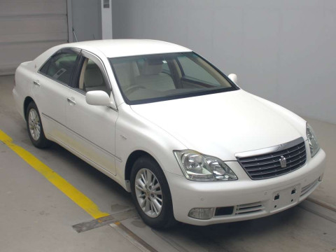 2004 Toyota Crown GRS182[2]