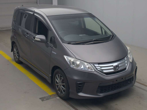 2013 Honda Freed hybrid GP3[2]