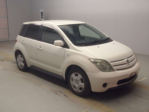 2004 Toyota IST NCP60[2]