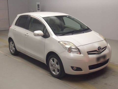 2010 Toyota Vitz SCP90[2]