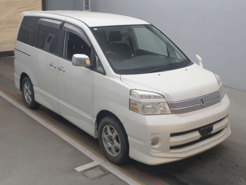 2007 Toyota Voxy AZR60G[2]