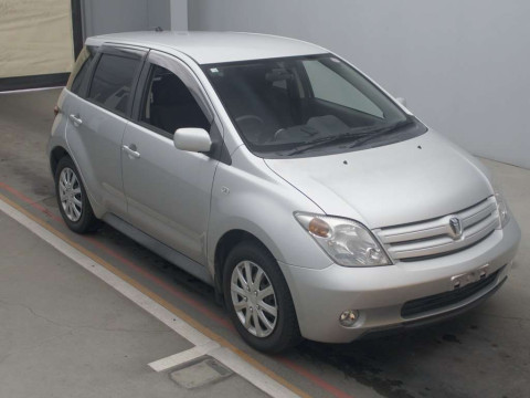 2002 Toyota IST NCP60[2]