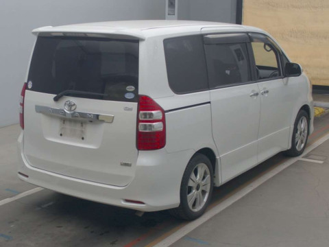 2012 Toyota Noah ZRR70W[1]