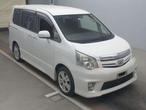 2012 Toyota Noah ZRR70W[2]