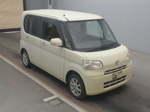 2010 Daihatsu Tanto L375S[2]