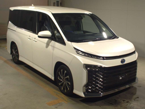 2022 Toyota Voxy ZWR90W[2]