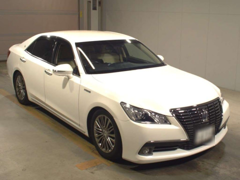 2013 Toyota Crown Hybrid AWS210[2]