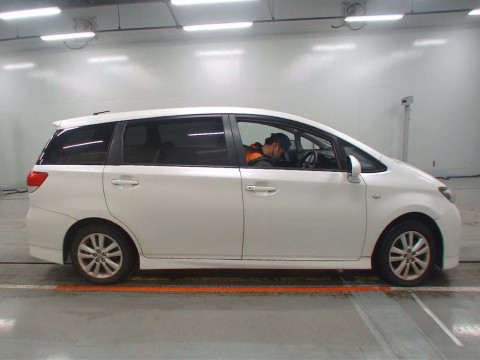 2010 Toyota Wish ZGE20W[2]