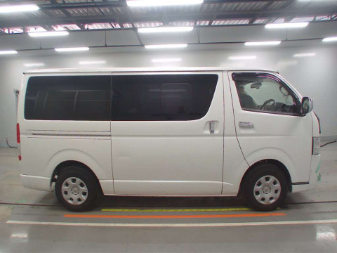 2016 Toyota Regiusace Van TRH200V[2]