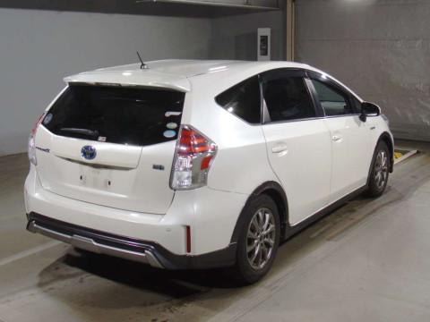 2016 Toyota Prius alpha ZVW40W[1]