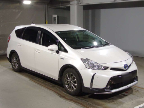 2016 Toyota Prius alpha ZVW40W[2]