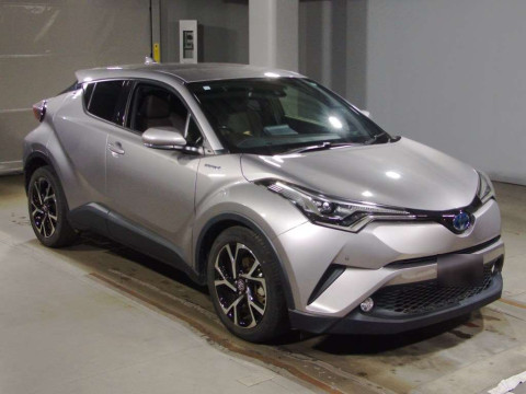 2017 Toyota C-HR ZYX10[2]