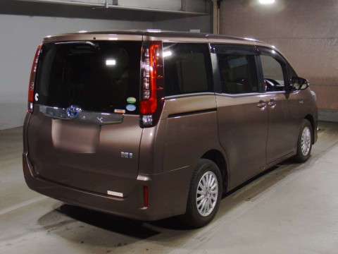 2014 Toyota Noah ZWR80G[1]