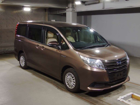 2014 Toyota Noah ZWR80G[2]