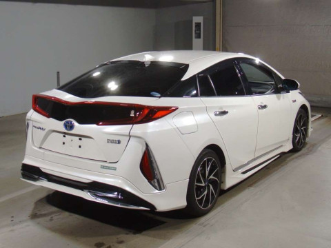 2017 Toyota Prius PHV ZVW52[1]